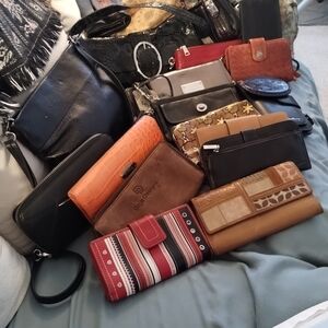 Reseller 23 Piece Purse/ Wallet Bundle; New To Very Good Condition.